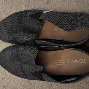 TOMS Women's Charcoal Gray Loafers